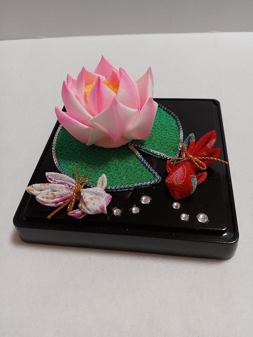 大きな蓮の花ちりめん細工 mqdefault.jpg